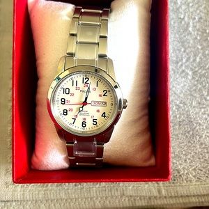 Woman’s vintage watch. It needs a battery. Brand new